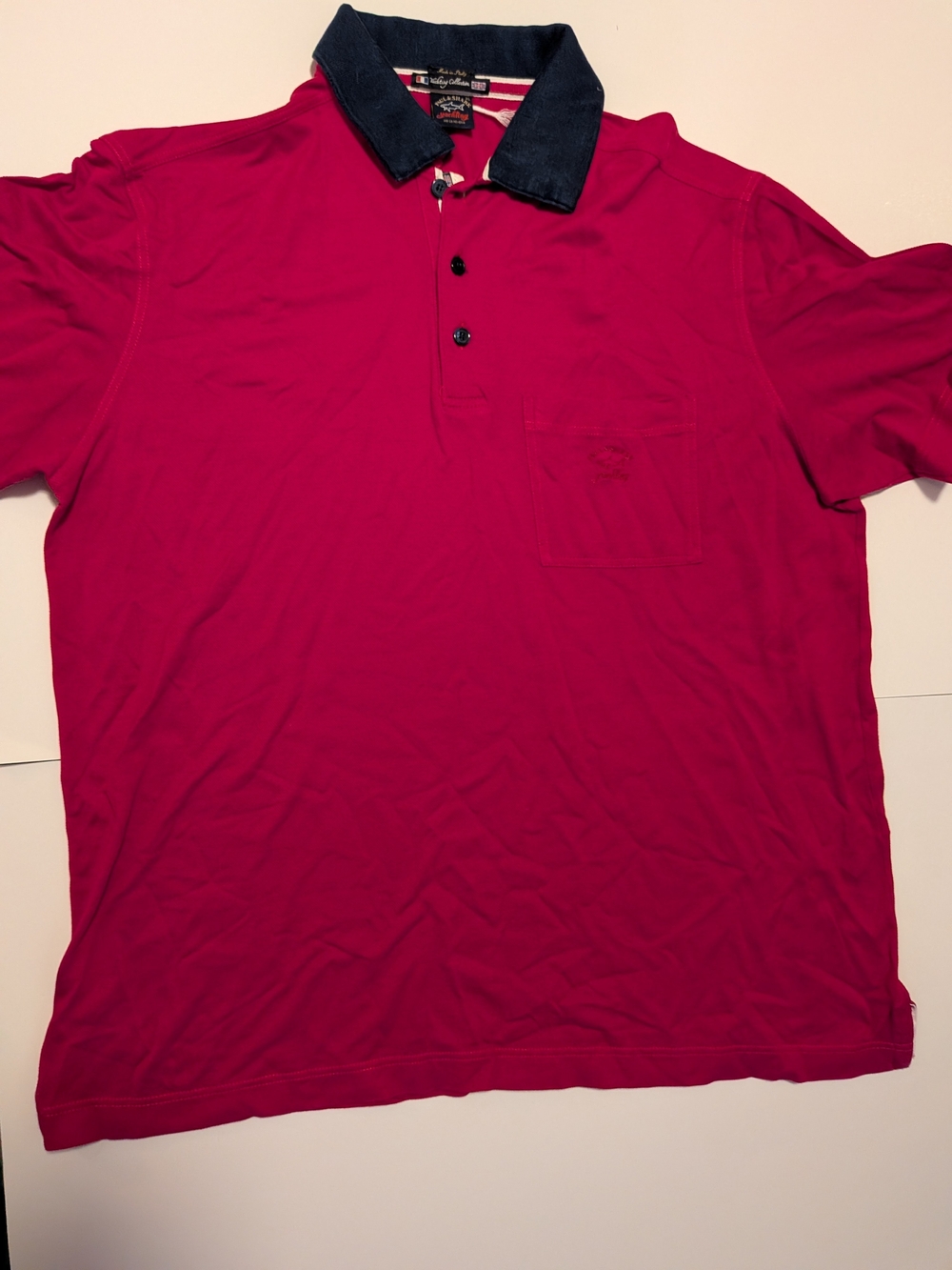 Classic Short-Sleeve Polo with Contrasting Navy Collar - Raspberry